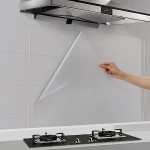 Folie transparenta protectiva pentru perete si fainta